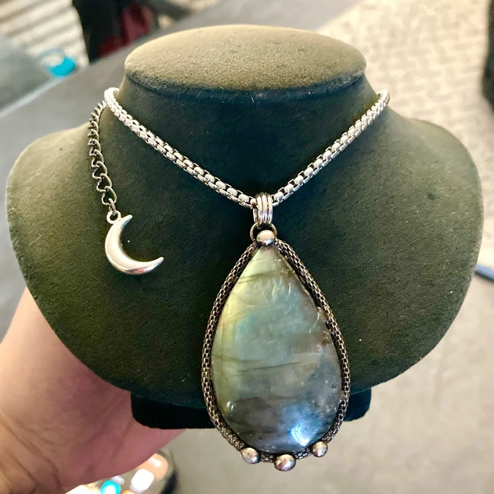 Natural dark blue green iridescent flash labradorite gemstone boho moon necklace - Picture 4 of 14